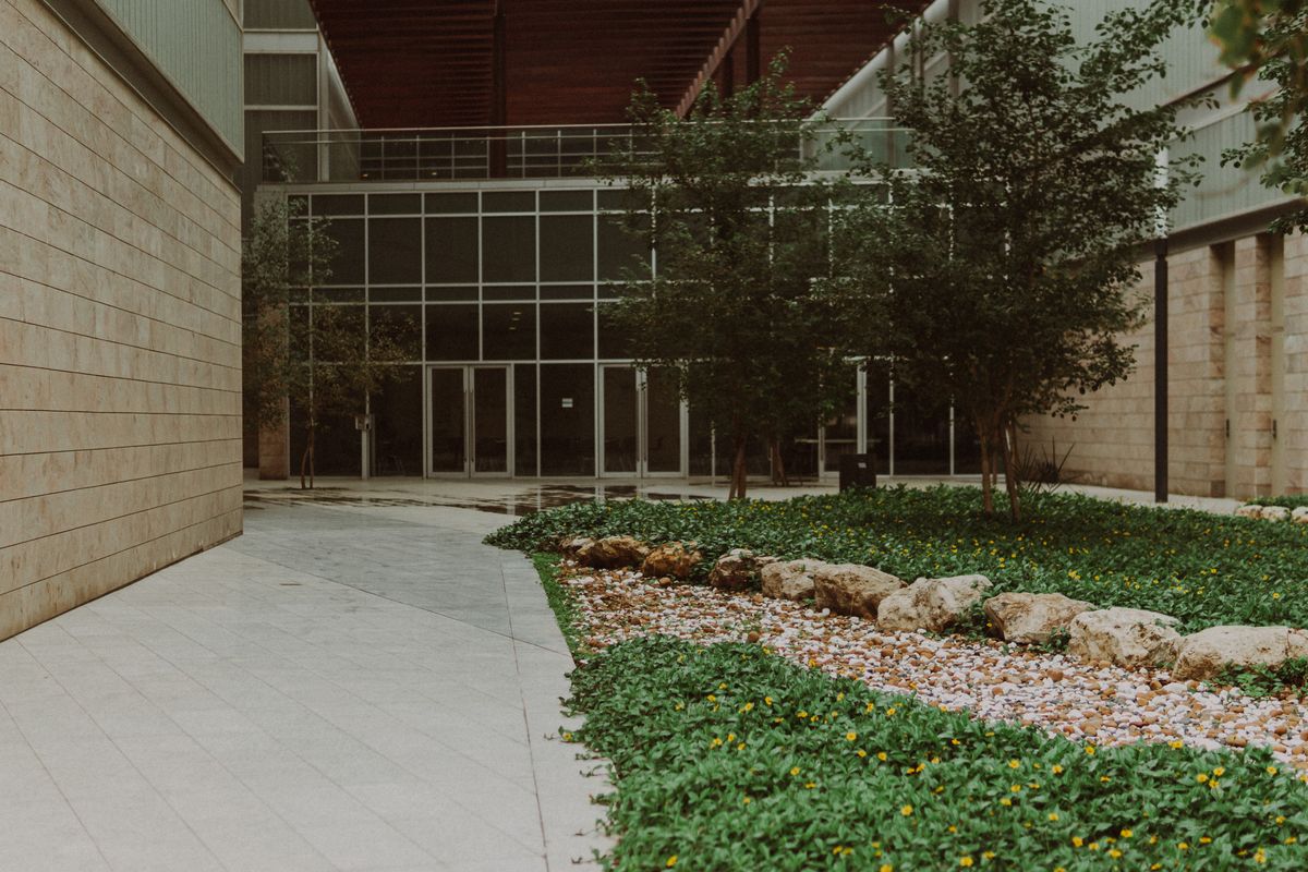Sidewalks & Walkways in Los Angeles