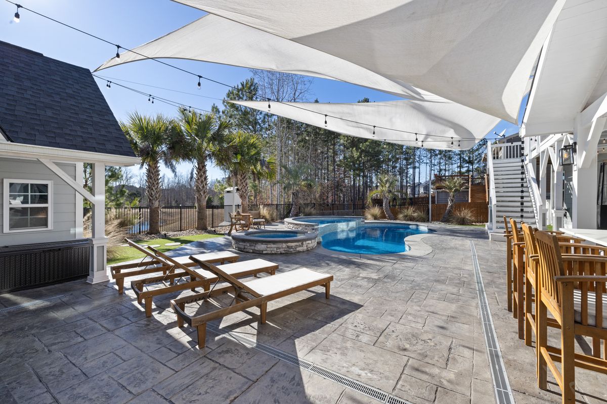 Pool Deck & Lanai results in Baton Rouge